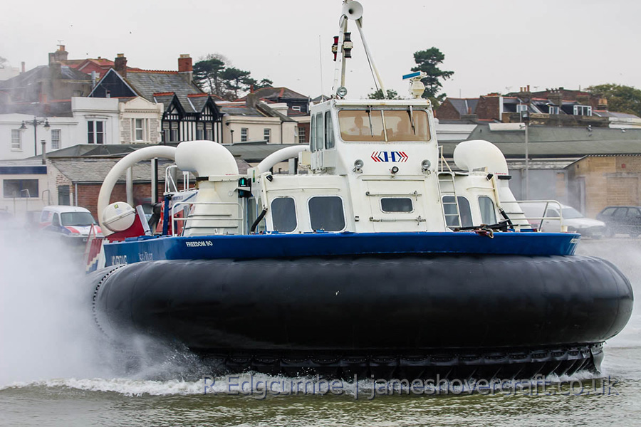 AP1-88 Operations from Ryde, Isle of Wight - GH-2114 Freedom 90 arriving at Ryde (credit: Rob Edgcumbe).